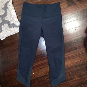 Lululemon leggings size 6 crops